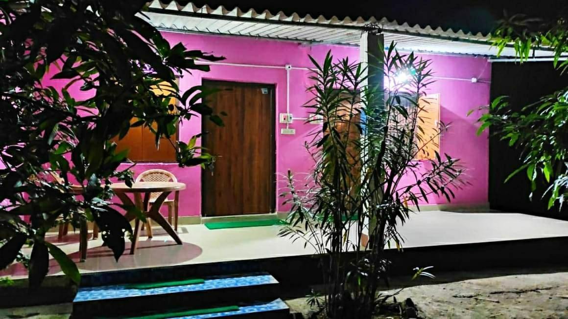 Estuarine Village Resort Satabhaya Bagian luar foto