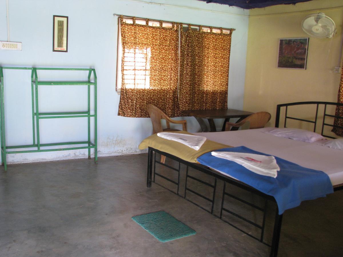 Estuarine Village Resort Satabhaya Bagian luar foto