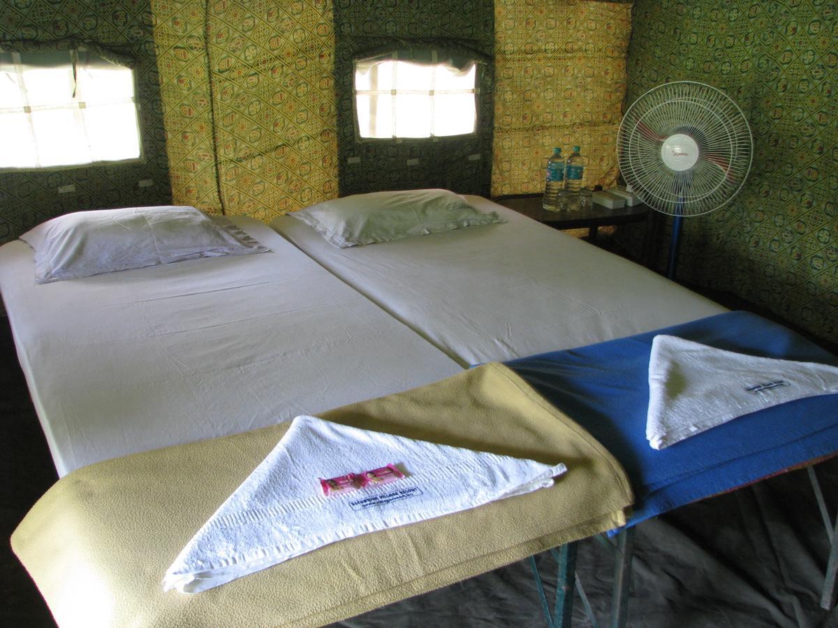 Estuarine Village Resort Satabhaya Bagian luar foto