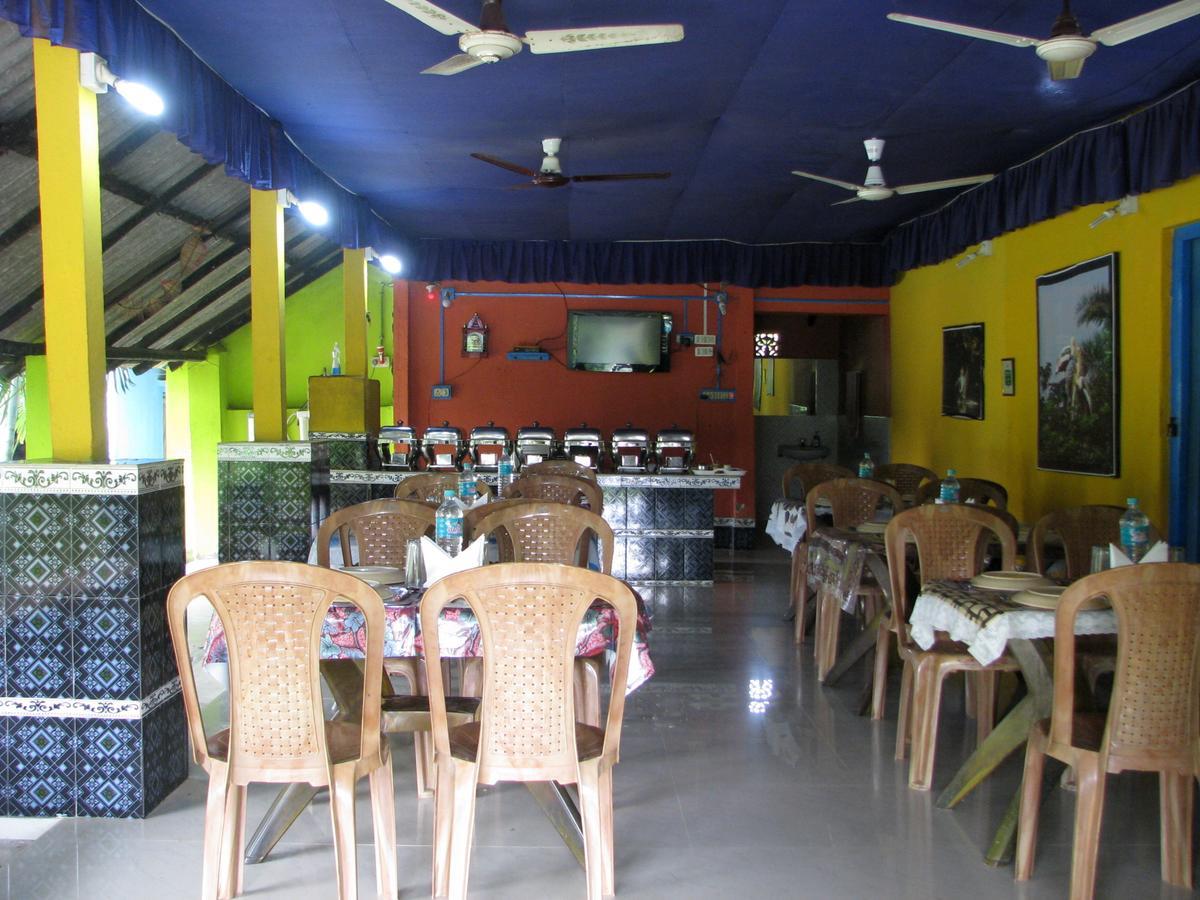 Estuarine Village Resort Satabhaya Bagian luar foto