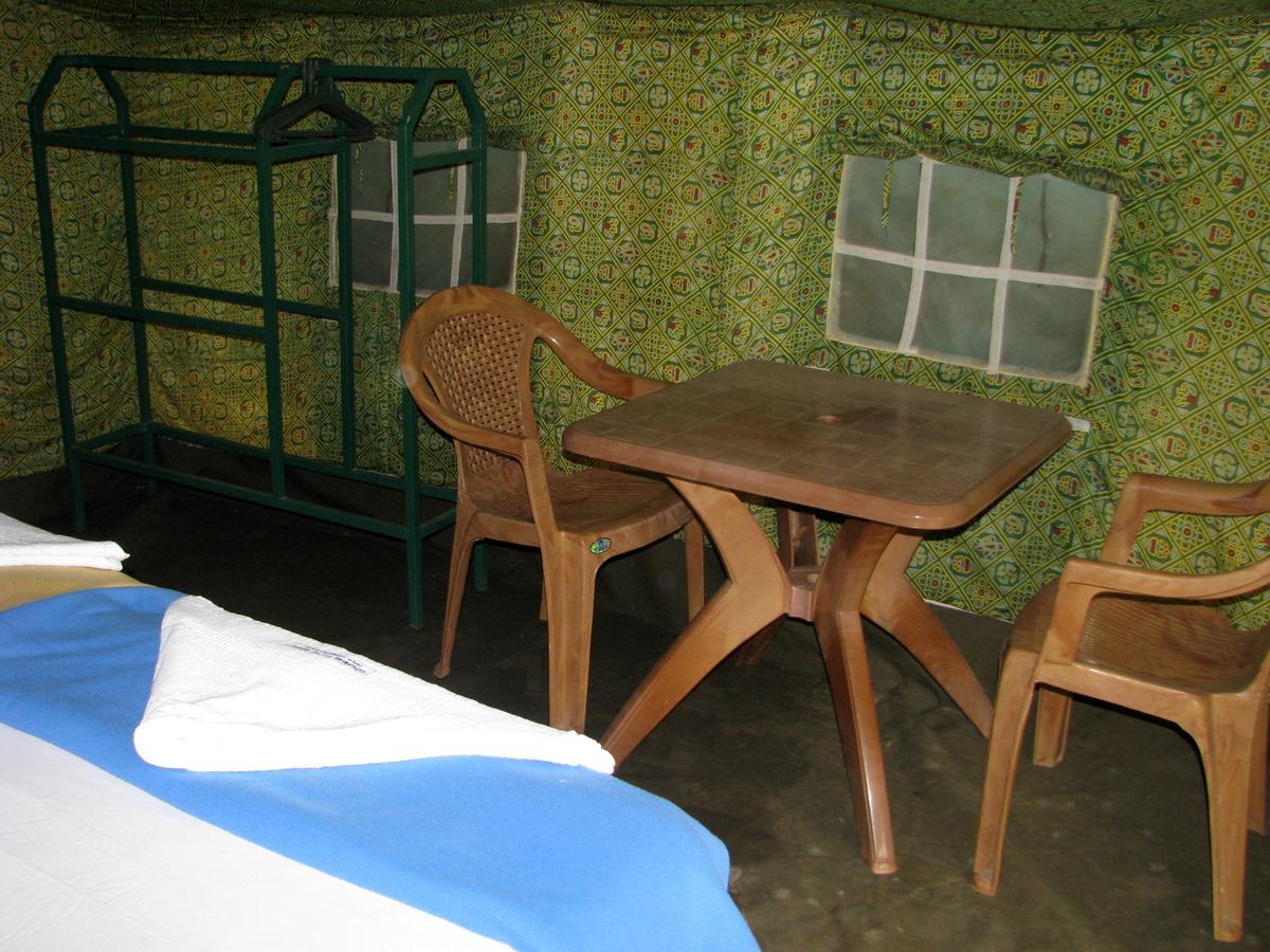 Estuarine Village Resort Satabhaya Bagian luar foto